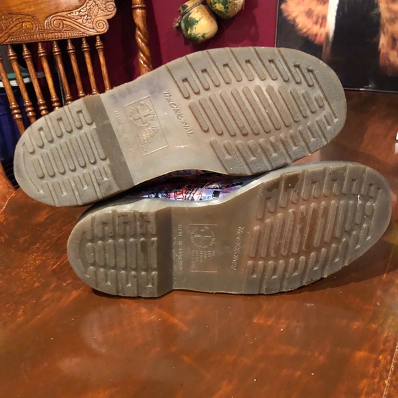 RARE Women’s Dr. Martens London Print Boots - Picture 6 of 7
